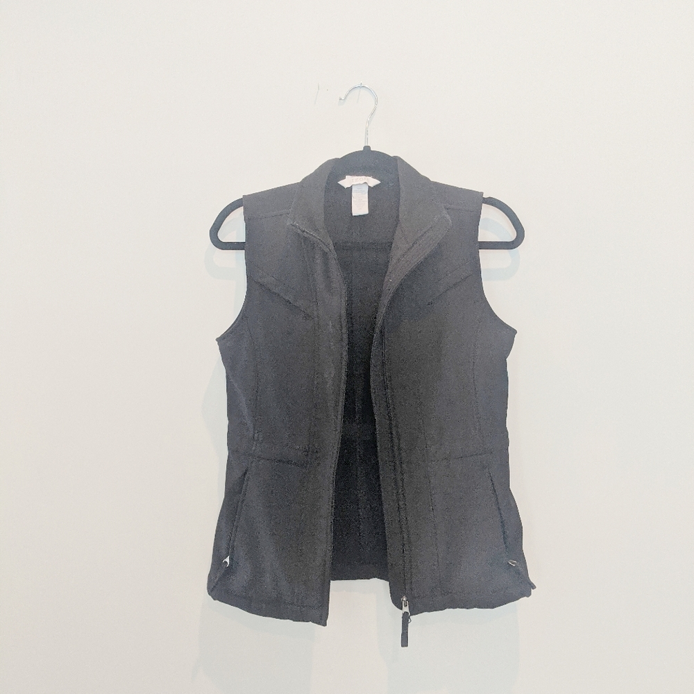Izod black warm sports vest size extra small